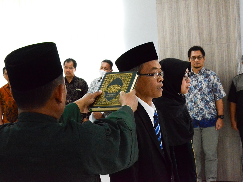 Pelantikan dan Pengambilan Sumpah Jabatan Wakil Dekan Bidang Akademik, Kemahasiswaan dan Alumni