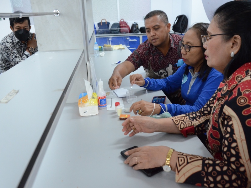 Workshop “Penggunaan Chemisrty Board Games dan Kit Detektif Kimia untuk Pembelajaran Kimia Interaktif dan Menyenangkan untuk Siswa Sekolah Menengah Atas”